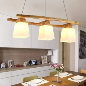 Lustre en bois moderne avec trois abat-jours suspendus